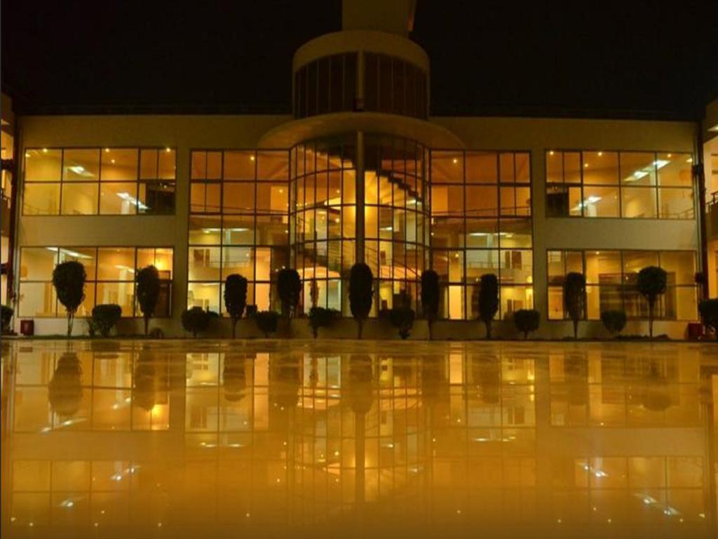 Seven Sky Clarks Exotica Hotel Bhuj Exterior foto