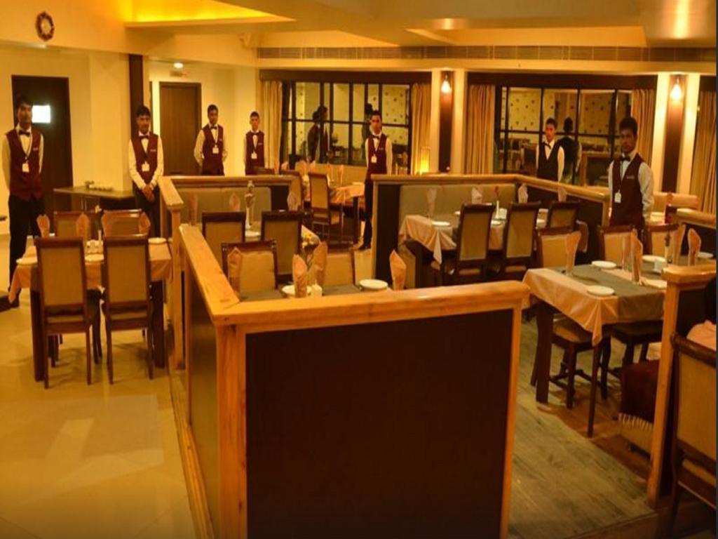 Seven Sky Clarks Exotica Hotel Bhuj Exterior foto