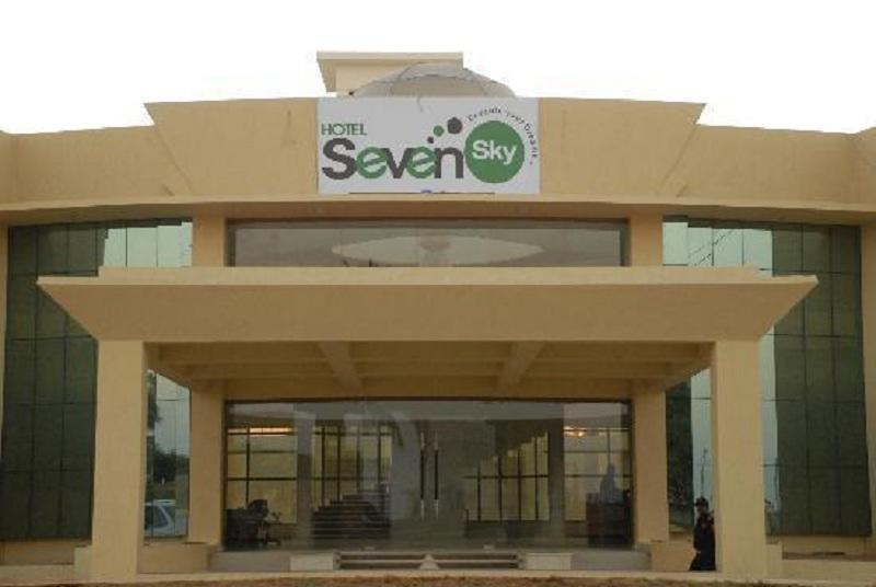 Seven Sky Clarks Exotica Hotel Bhuj Exterior foto