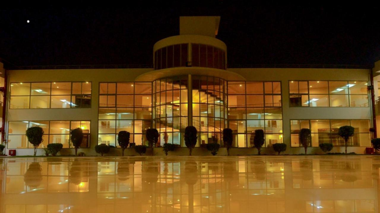 Seven Sky Clarks Exotica Hotel Bhuj Exterior foto