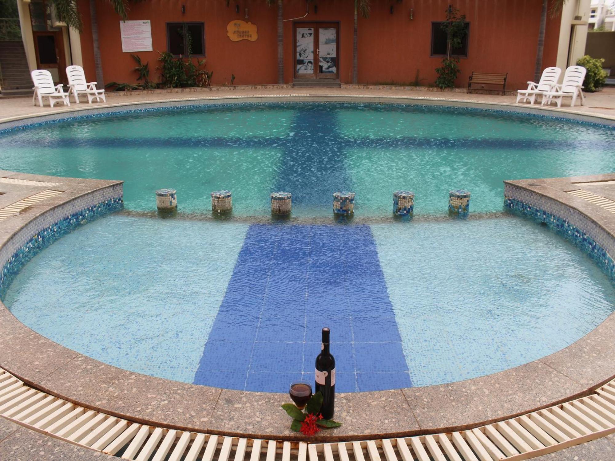 Seven Sky Clarks Exotica Hotel Bhuj Exterior foto